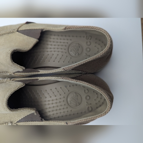 Crocs Brown Unisex Slip On Canvas Loafers Kids Size J 4 Two Tone Casual Shoes - Picture 7 of 8